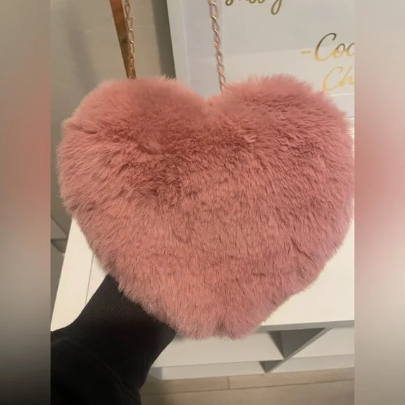 - BNIP Furry heart purse - Picture 3 of 8